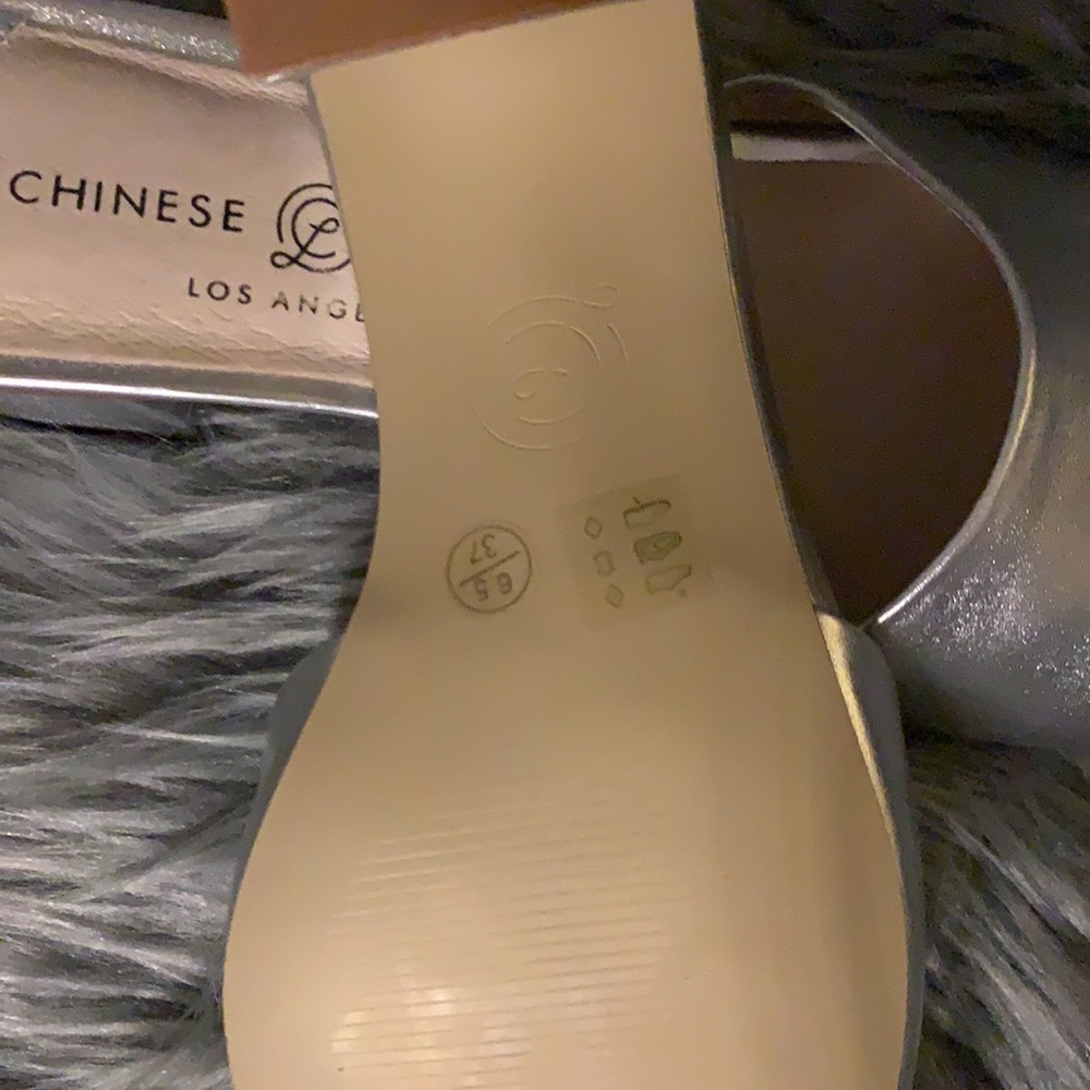 Chinese Laundry SILVER NEW Slide sandals - Picture 4 of 4
